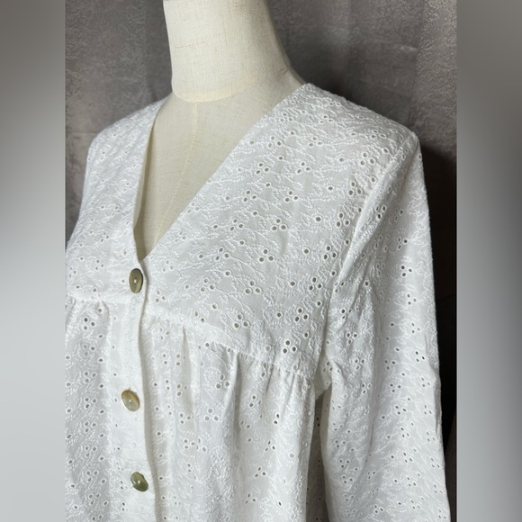 NWT Zara White Oversized Eyelet Button Peplum Blouse Sz M - Picture 2 of 10